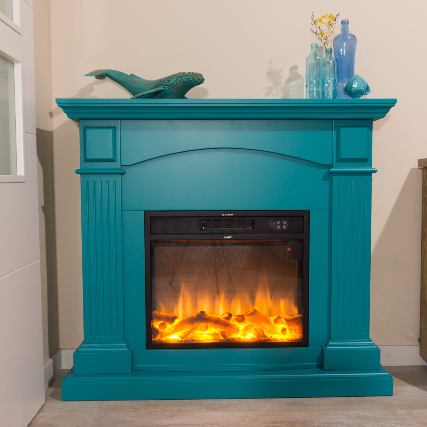 CORNICE-CAMINO-CETONA-TURCHESE-ambientata - SINED | Pool Showers | Garden Chaise Lounge | Electric Fireplaces | Infrared Heaters