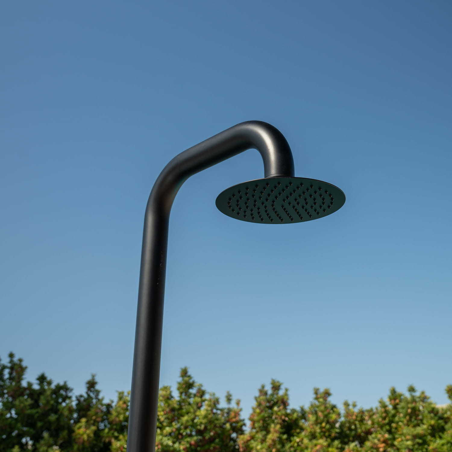 DOCCIA-PULA-NERA-4 - SINED | Pool Showers | Garden Chaise Lounge | Electric Fireplaces | Infrared Heaters