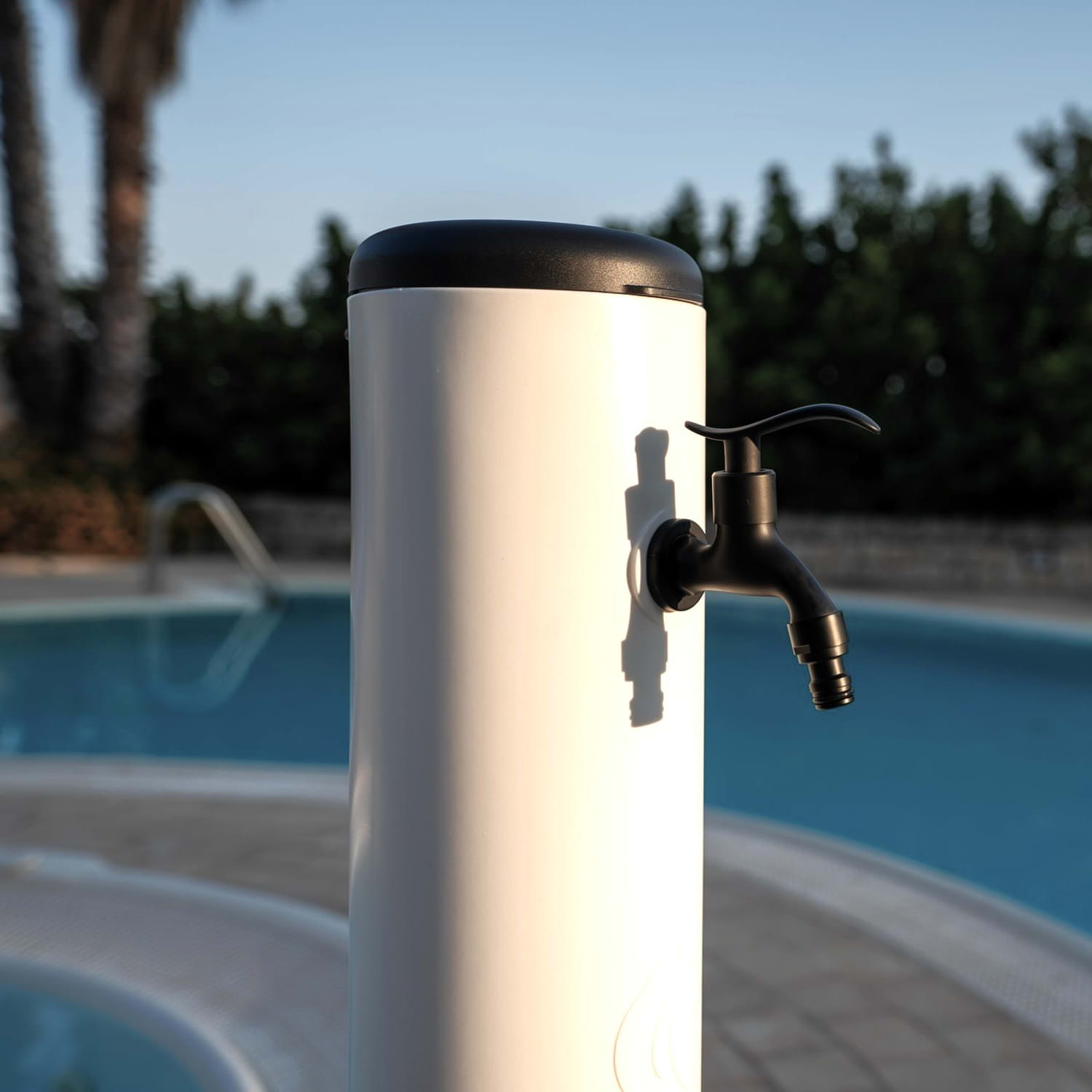 FONTANA-TRITONE-PRO-BIANCA-3 - SINED | Pool Showers | Garden Chaise Lounge | Electric Fireplaces | Infrared Heaters