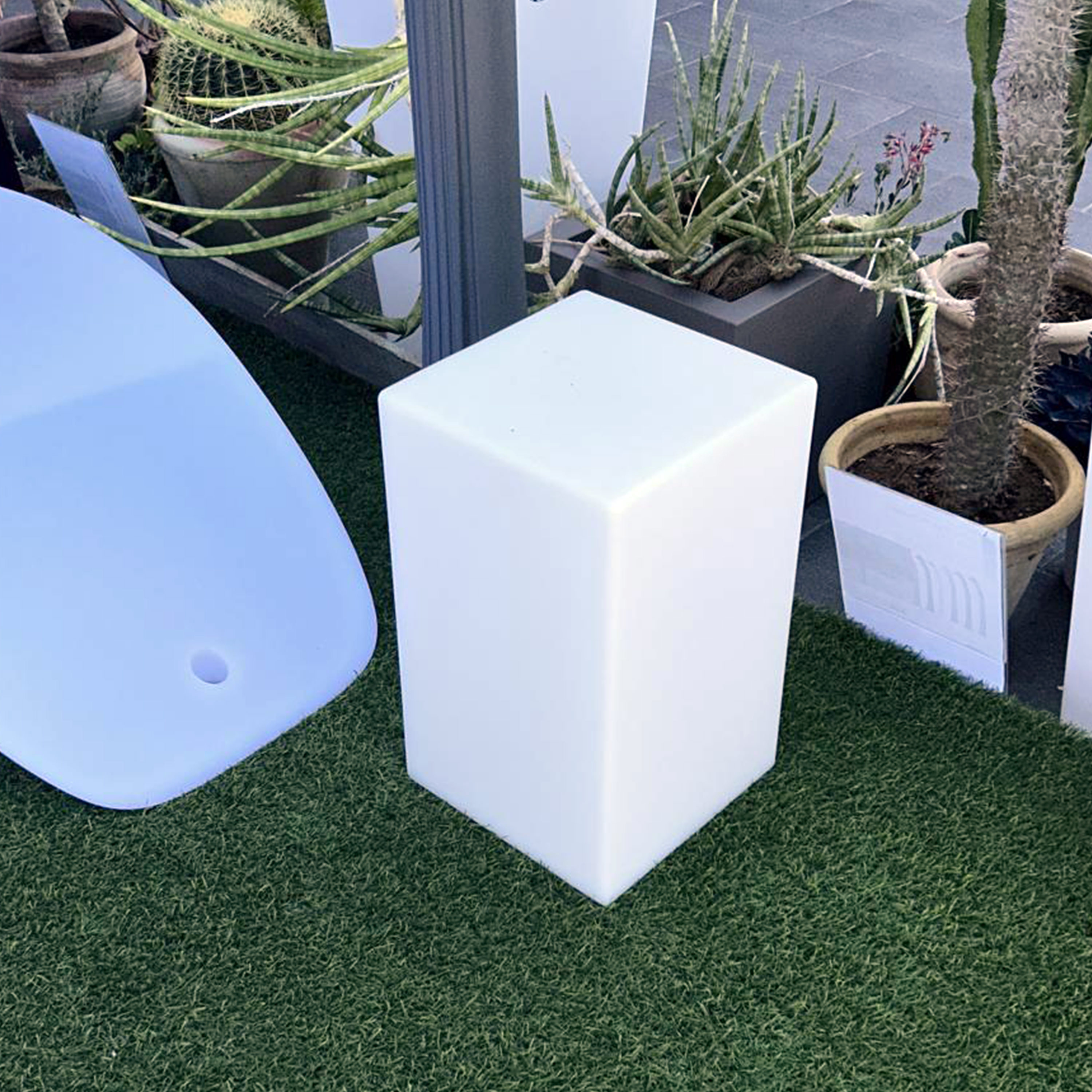 SGABELLO-LUMINOSO-PAR-9 - SINED | Pool Showers | Garden Chaise Lounge | Electric Fireplaces | Infrared Heaters