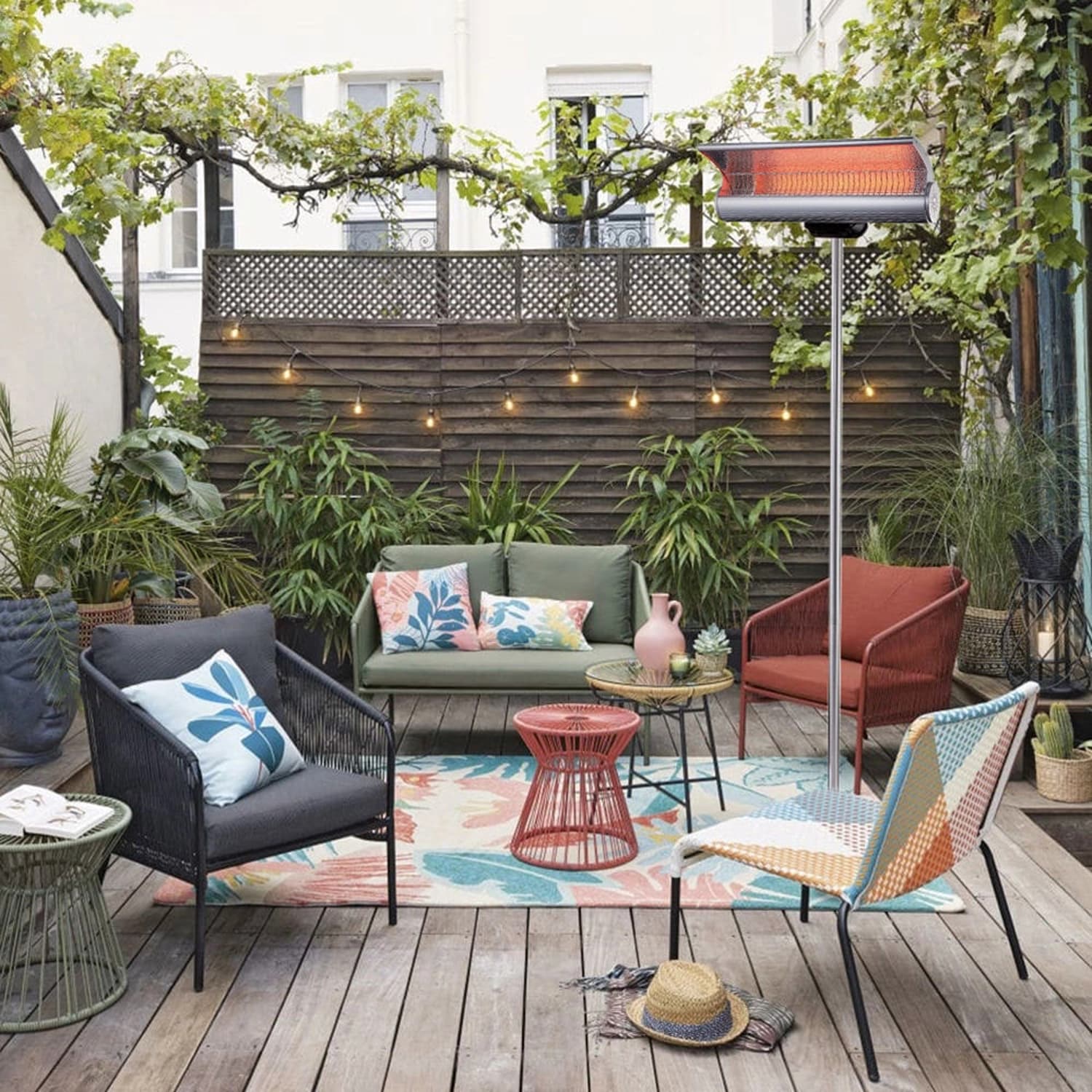 STUFA-INFRAROSSI-TERRA-2000-ambientata - SINED | Pool Showers | Garden Chaise Lounge | Electric Fireplaces | Infrared Heaters